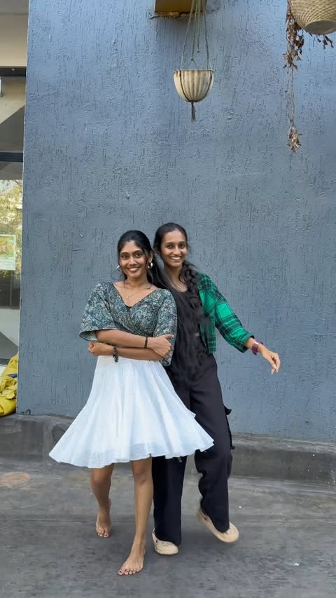 Instagram post by @di_chuz for Saregama. Caption reads: Perakka✨ . 📸@arathii.p . . @saregamamalayalam....