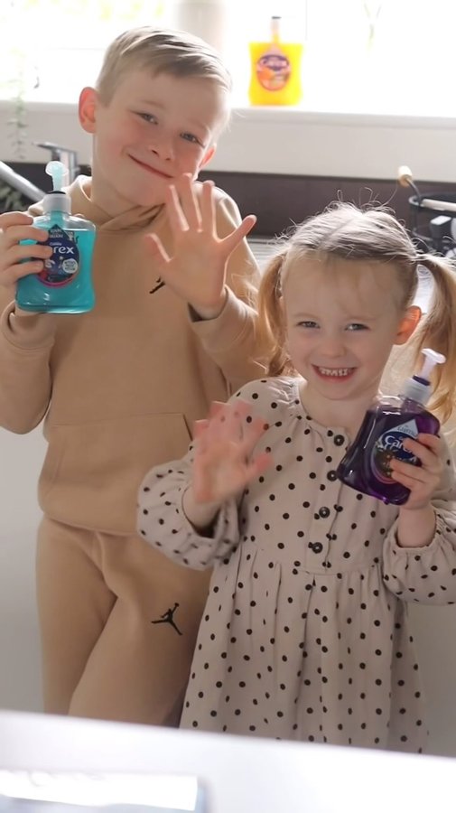 Instagram post by @michellelouisehoward for Carex. Caption reads: [...] fun always ends with very messy....