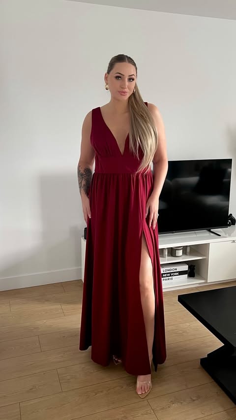 Instagram post by @amyfraserxox for Ever-Pretty. Caption reads: try on some dresses with me from....