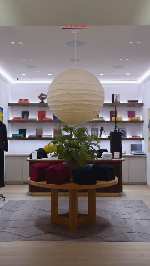 Instagram post by @leeyjohn_ for Banana Republic. Caption reads: My top three favorite fits from this year’s new....