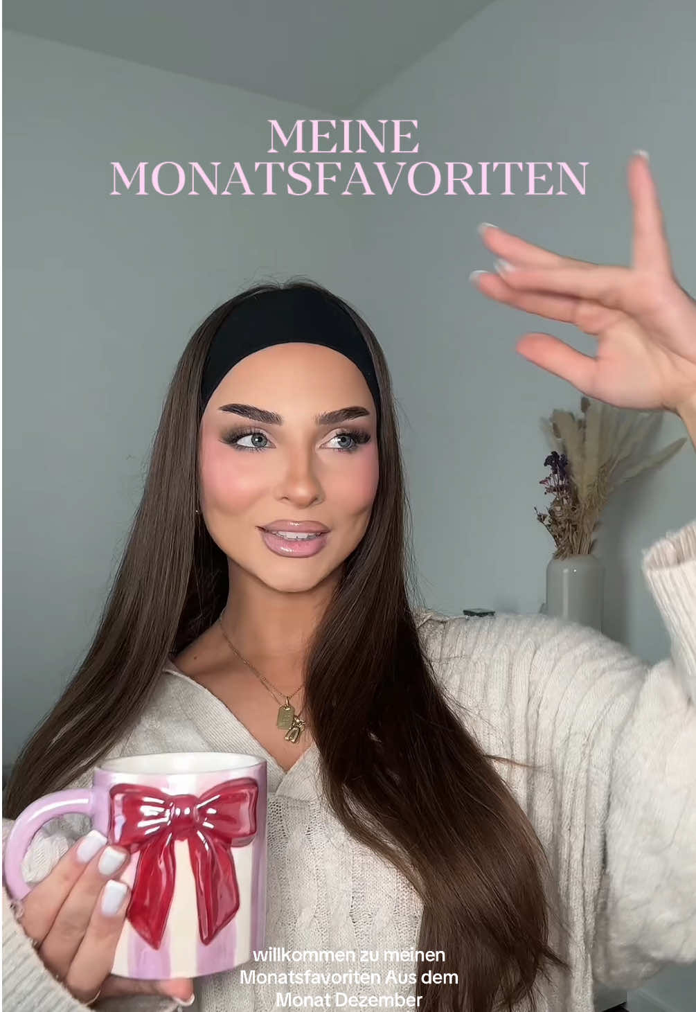 TikTok post by @xo.andjela for Firmoo. Caption reads: IG: xo.andjelaa | meine Monatsfavoriten im....