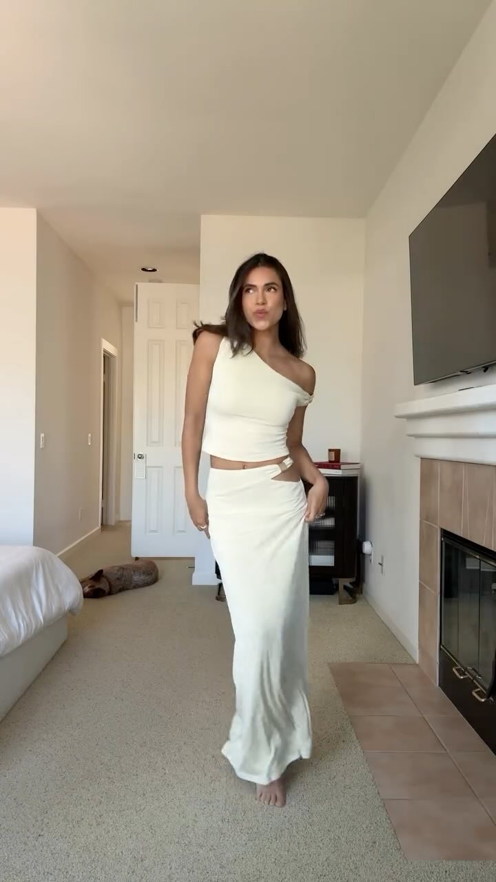 Instagram post by @by.ivanaramirezm for Sasha Therese. Caption reads: Ready for summer @sashatherese 💙💛....