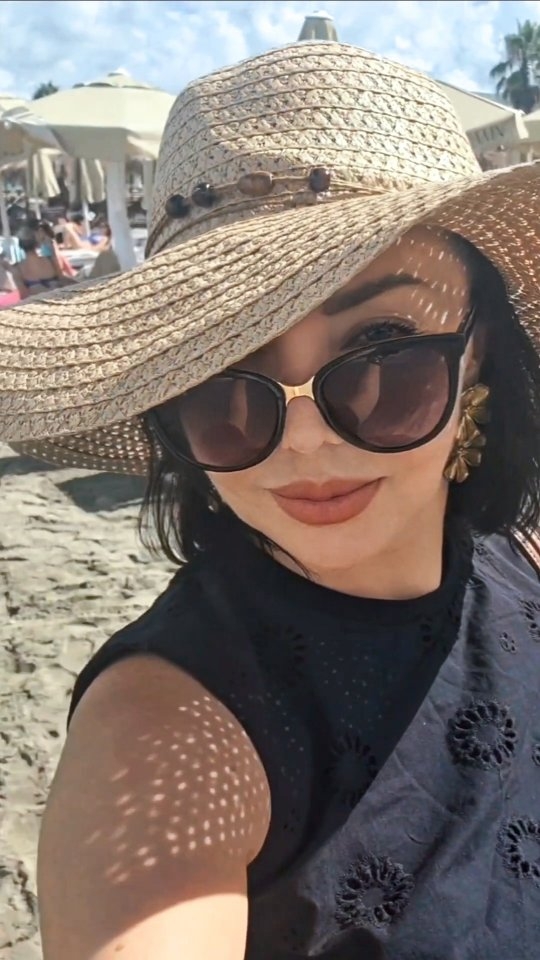 Instagram post by @travelgirl_she for Bonprix. Caption reads: Perfect summer, cotton set @bonprix....