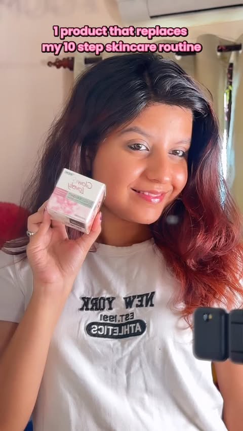 Instagram post by @rupshaaa_____ for Smytten. Caption reads: [...] the #GlowUpChallenge and feel the ✨....