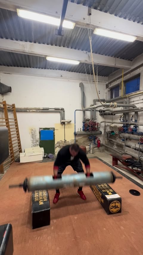 Instagram post by @jhsz_peti for – Cerberus Strength. Caption reads: When the weather is not the best on the gym for....