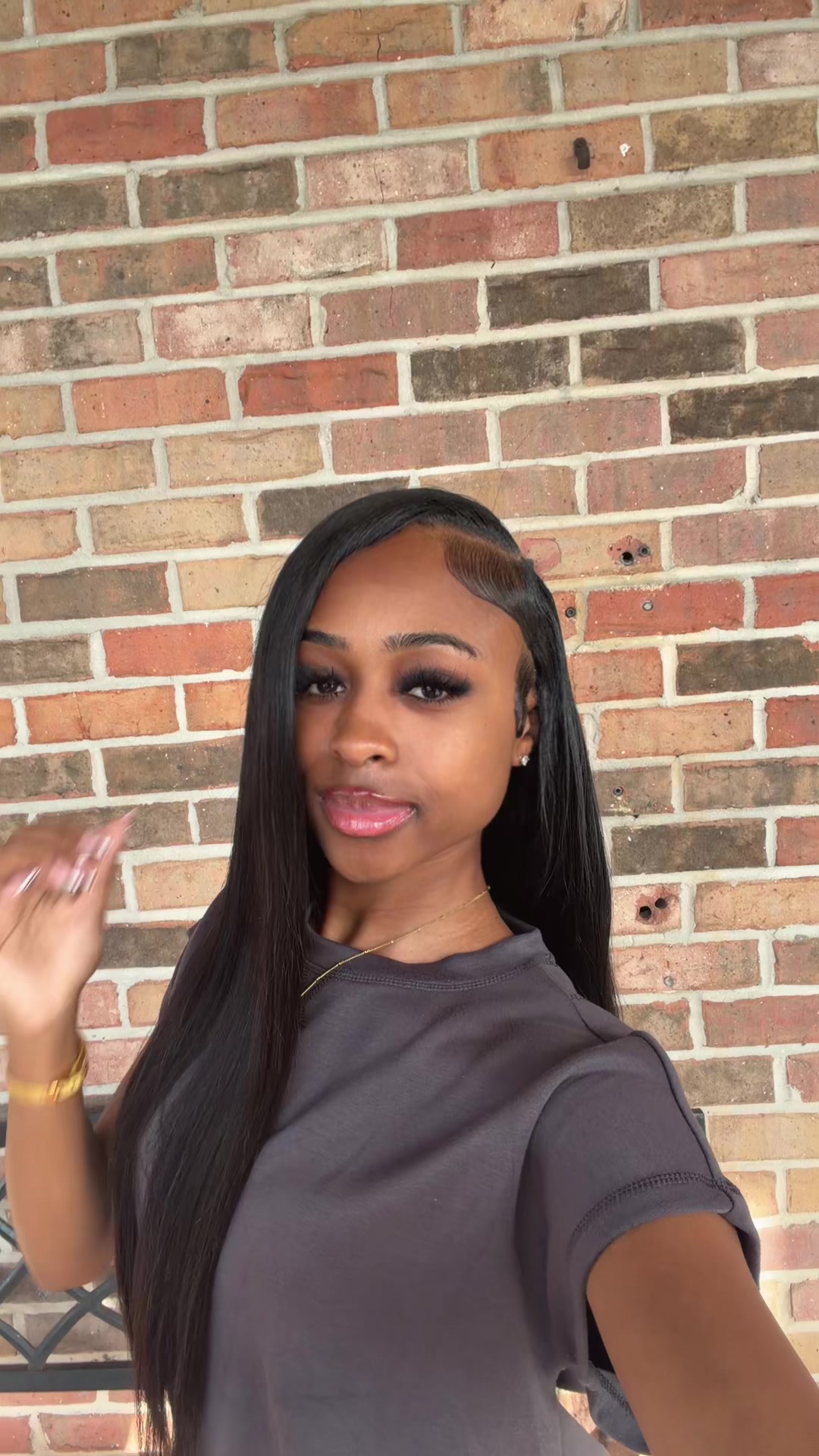 TikTok post by @briasosadity for Vinisay Hair. Caption reads: [...] quality bundles 4(18.20.22.24) from@Vinisay....