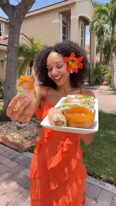 Instagram post by @onegreatvegan for Hungryroot. Caption reads: 🔥 With over 15 years of eating plant-based I love....