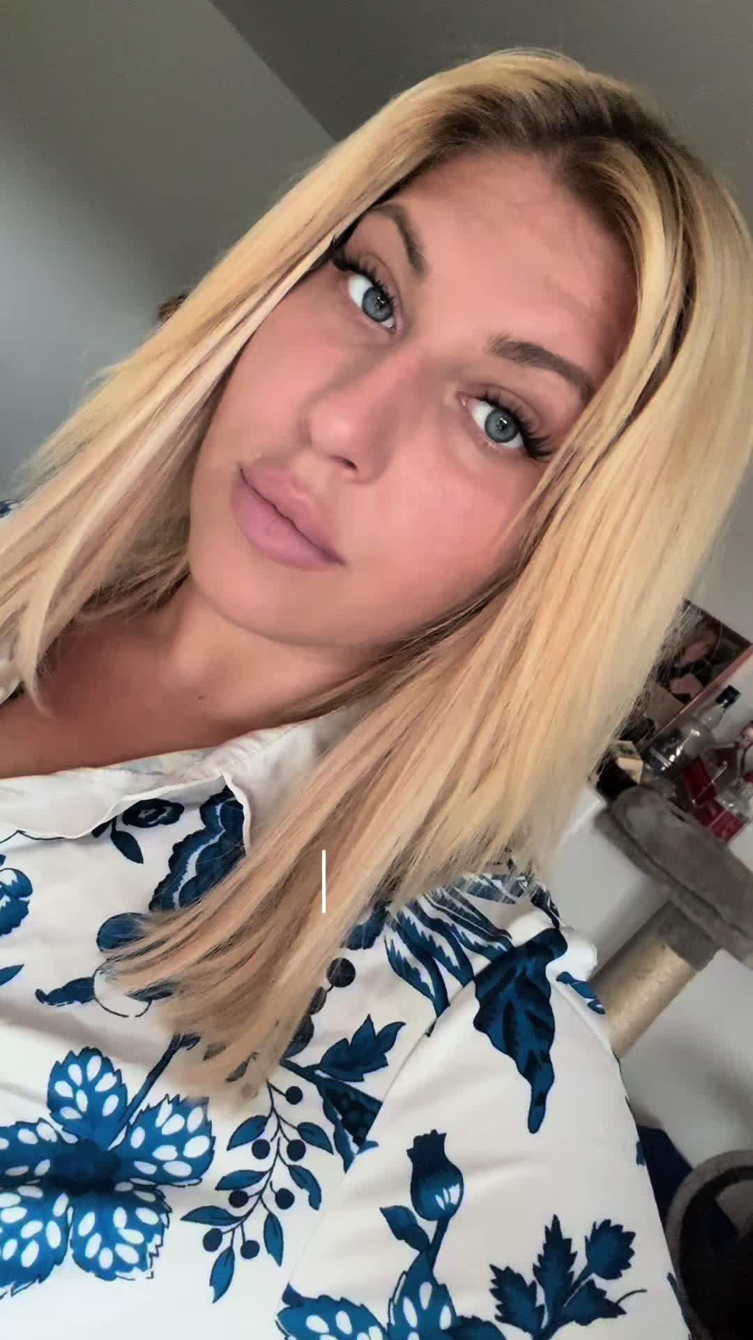 TikTok post by @zsigikee for VeyesBeauty. Caption reads: @VEYESBEAUTY A Nixi15 kuponkódom még mindig él 💕....