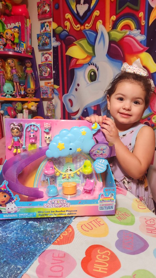 Instagram post by @therainbowfamilyfun for Netflix Family. Caption reads: .