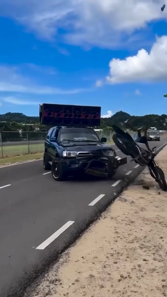 Instagram post by @jefim2f for MOTO BRASIL OLARIA. Caption reads: [...] só vai encontrar aqui no MOTO BRASIL OLARIA,....
