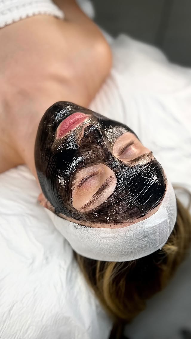 Instagram post by @prettyfaces.uk for Circadia. Caption reads: [...] the charcoal milk clarifying mask from....
