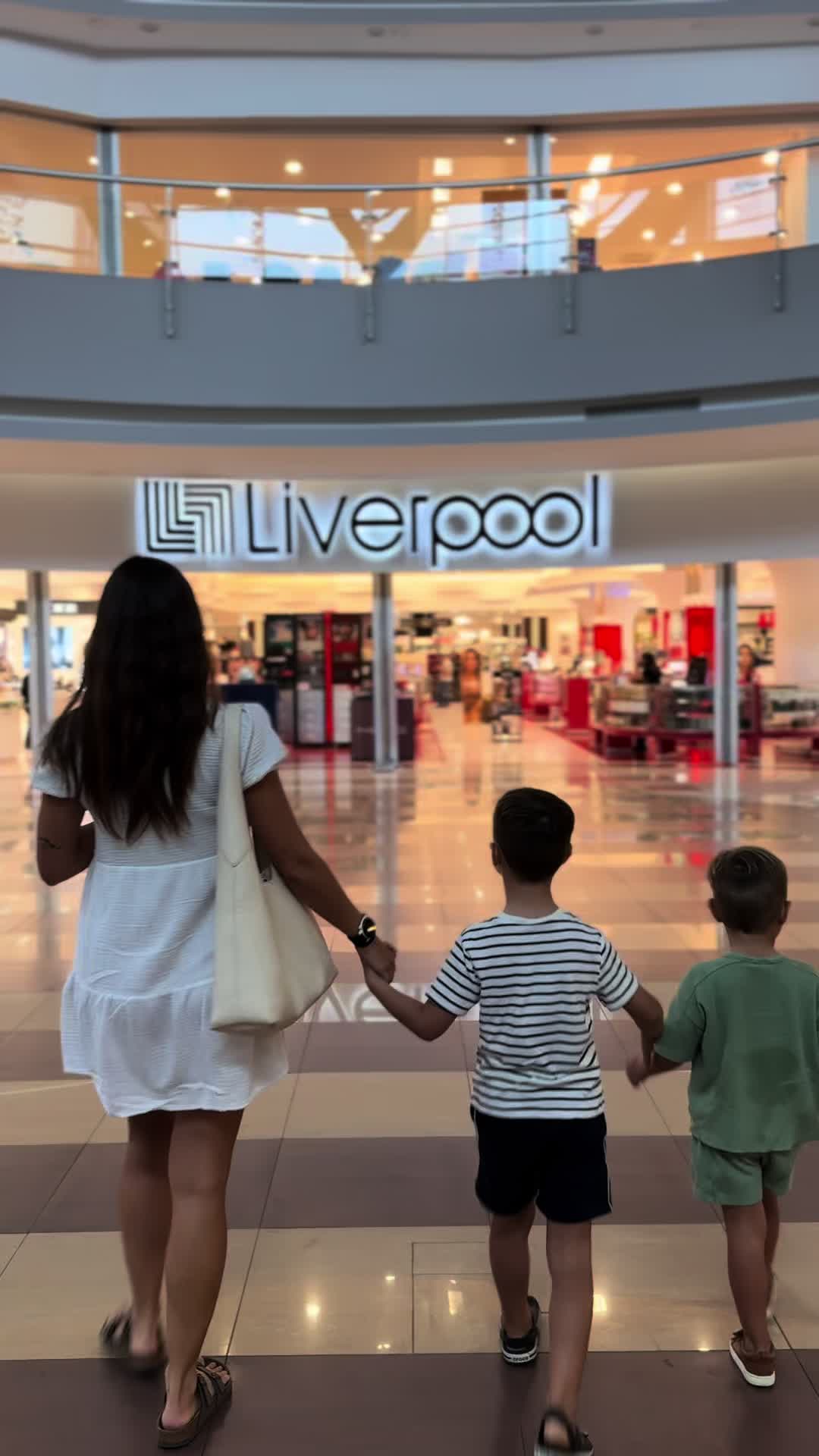 TikTok post by @soyanapaolaflores for Liverpool. Caption reads: Me encanta esta tradición con los niños al final....