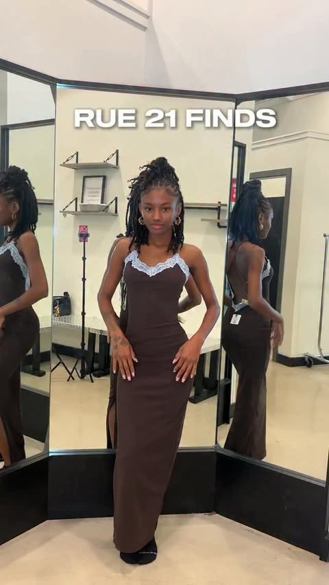 Instagram post by @shaniaraii for rue21. Caption reads: [...] so is my wardrobe ✨ 📍 Monroeville Mall....