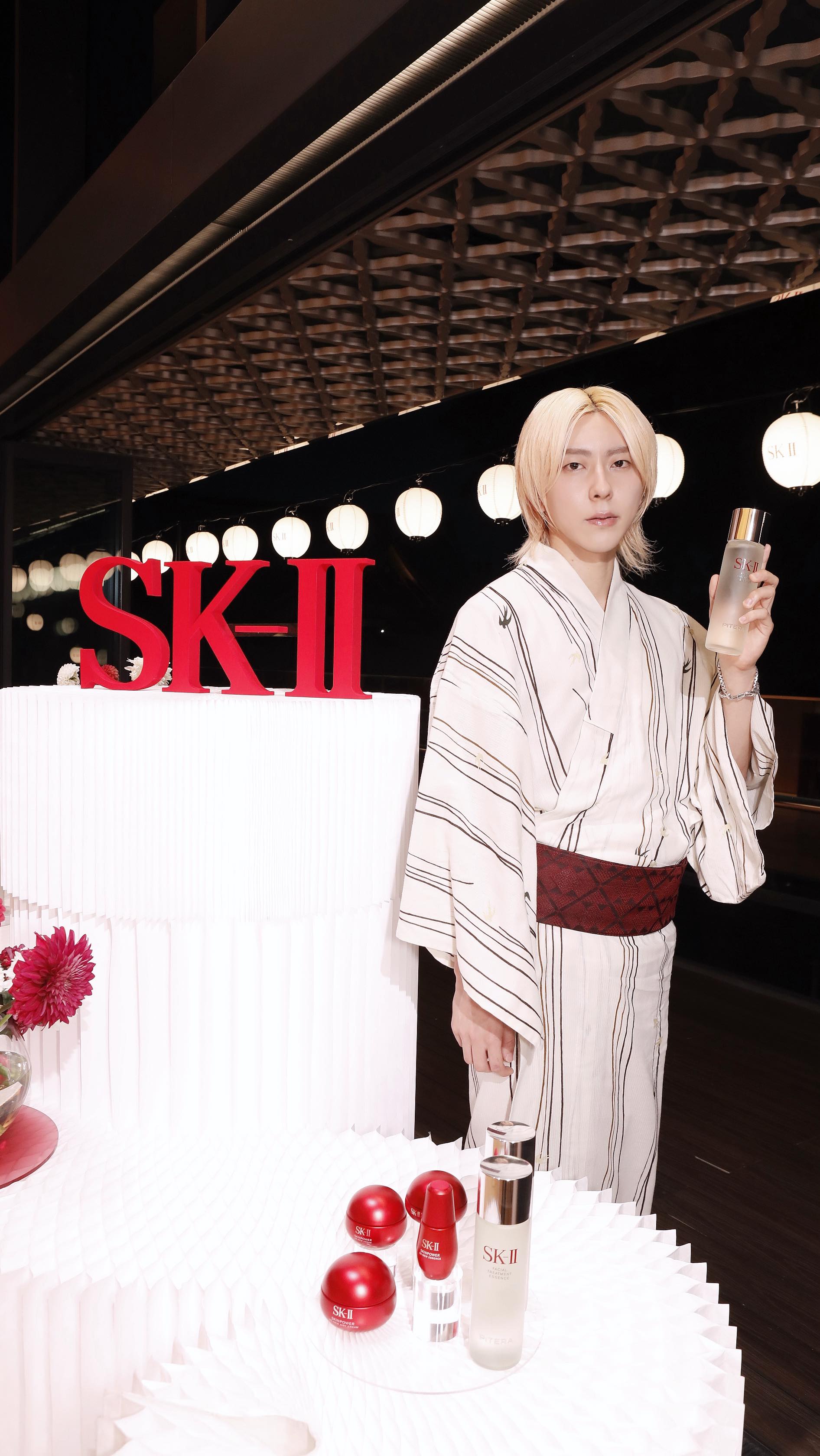 Instagram post by @hirosasaki_official for SK-II. Caption reads: SK-IIのSUMMER....