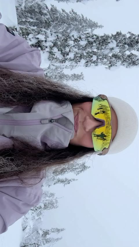 Instagram post by @katarinasollid for ROXY. Caption reads: reklame PRETTY SURE @roxy saw my ski performance....