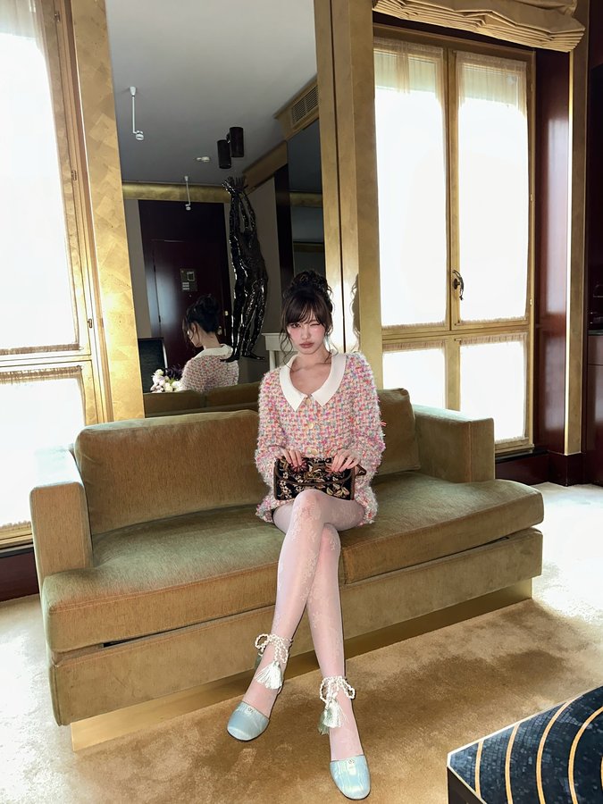 Instagram post by @liz.yeyo for Valentino. Caption reads: 𝑇ℎ𝑖𝑠 𝑚𝑜𝑚𝑒𝑛𝑡 𝑤𝑖𝑙𝑙 𝑠𝑡𝑎𝑦 𝑤𝑖𝑡ℎ....