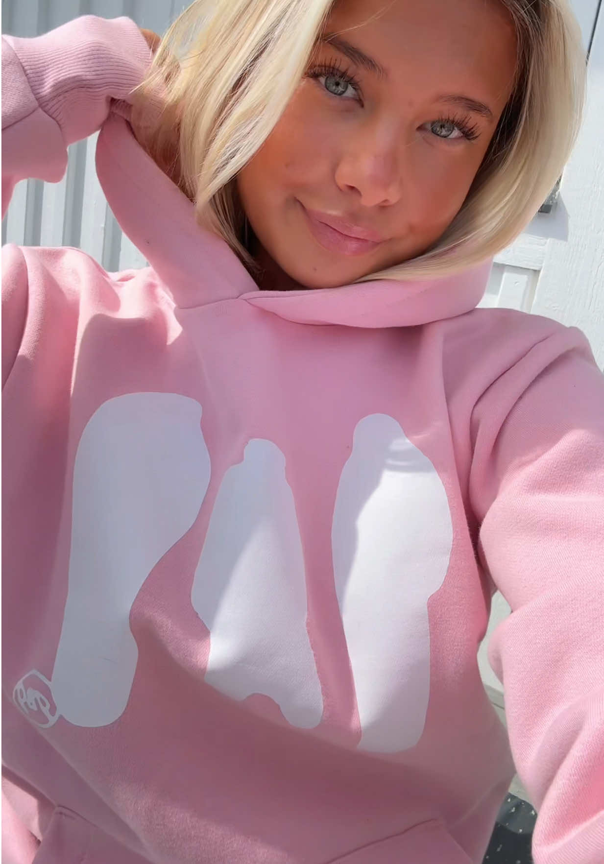 TikTok post by @lauraamouras for GoWish. Caption reads: Advertisement @GoWish Sverige @jbjclothing_....