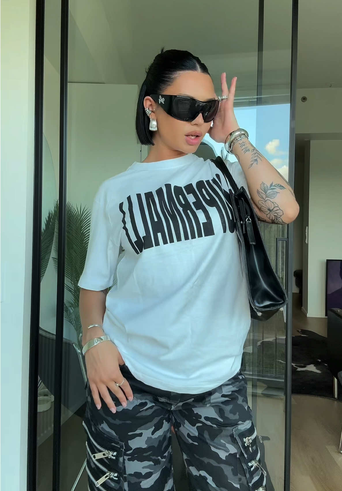 TikTok post by @jannimelissa for Universal Musiek. Caption reads: Kiitos upeesta paidasta @Universal Music Finland....