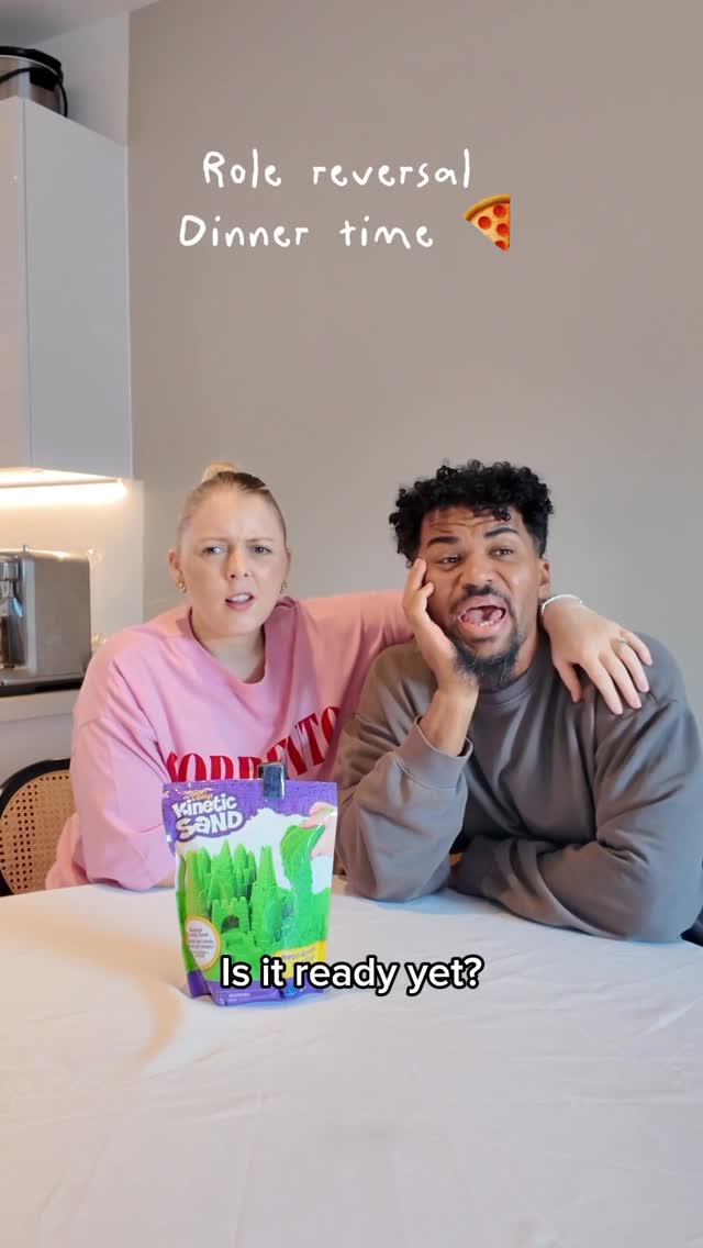 Instagram post by @educatingmummy for Kinetic Sand. Caption reads: ad Pizza night… @kineticsand edition! 🍕✨ The kids....