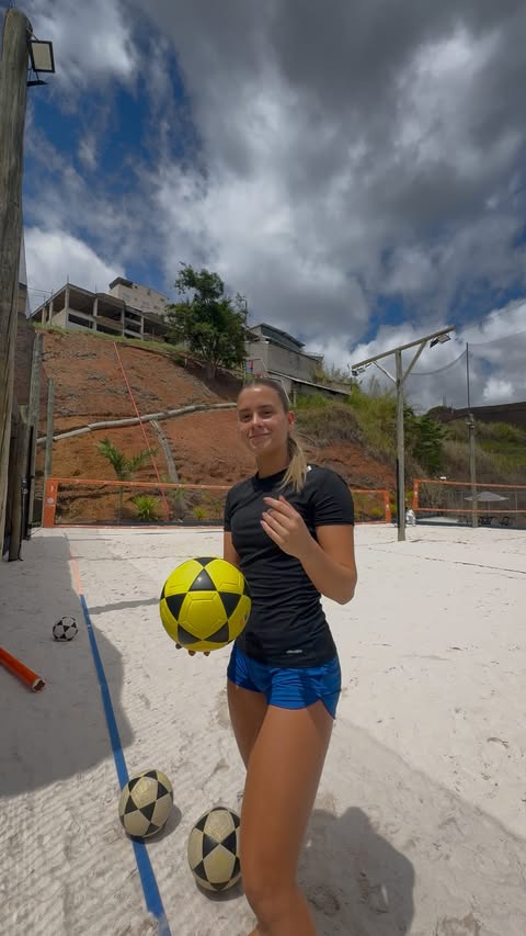 Instagram post by @_maricipriani for Hidratei. Caption reads: [...] @bto.saude 

@darklabsuplementos....