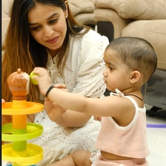 Instagram post by @heenagupta143 for Himalaya Babycare. Caption reads: ad....