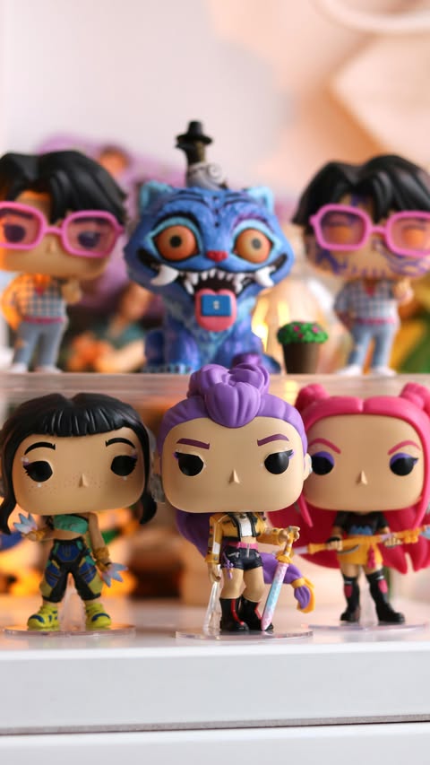 Instagram post by @andreaa_lalala for Funko. Caption reads: Funkos Kpop Demon Hunters 🗡️💜 Publi/regalo [...].