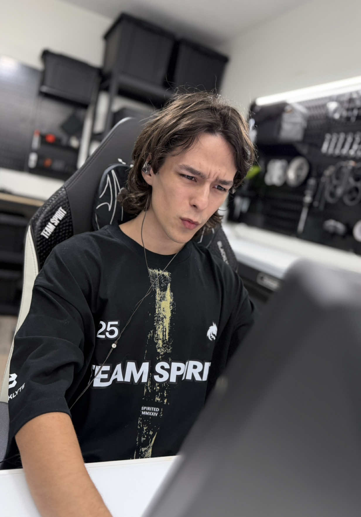 TikTok post by @.hypey for Blacklyte. Caption reads: [...] your Chair is easy. Just use the @blacklyte ....