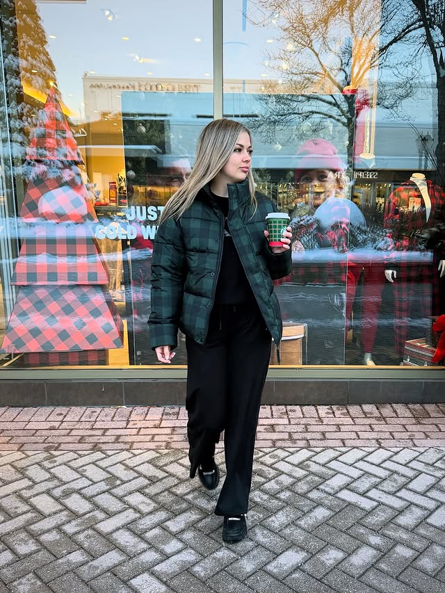 Instagram post by an influencer for Fabletics. Caption reads: #fabletics#fableticspartner | plaid [...].