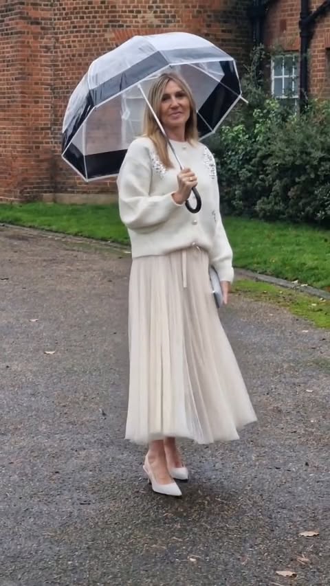 Instagram post by @tracys_fashion_style for Blue Vanilla. Caption reads: [...] wanted to show this gorgeous cardi....