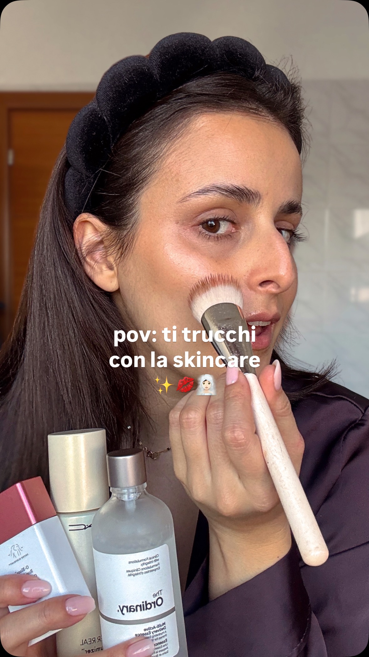 Instagram post by @veliabonaffini for NABLA Cosmetics. Caption reads: Onestamente loving the ✨GLOW✨ 
prodotti usati: 
•....