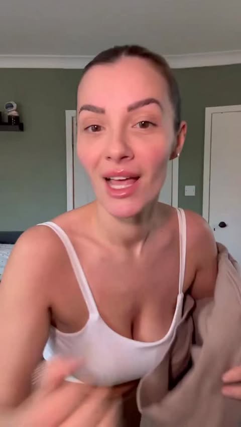 Instagram post by @kerriroma for Glowmode. Caption reads: Shop GLOWMODE and use code: Kerri2026 to get 15%....