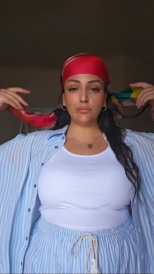 Instagram post by @angiefound for Ulla Popken. Caption reads: [...] Choose what truly fits you, choose....