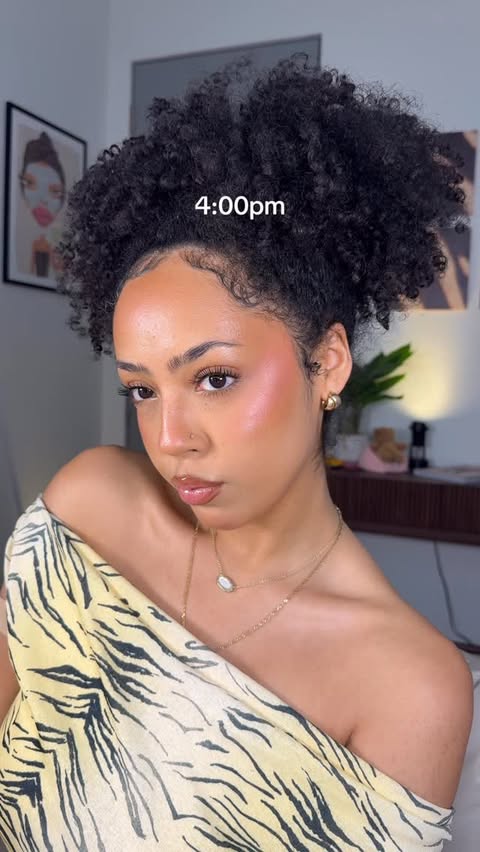 Instagram post by @alexabeckford for Anastasia Beverly Hills. Caption reads: [...] but doesn’t feel heavy >>> 🙂‍↕️....