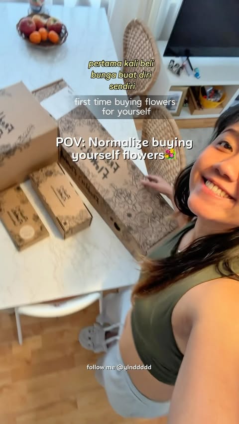 Instagram post by @ylnddddd for Freddie's Flowers. Caption reads: normalize buying yourself flowers 🌷 Anzeige/Ad....