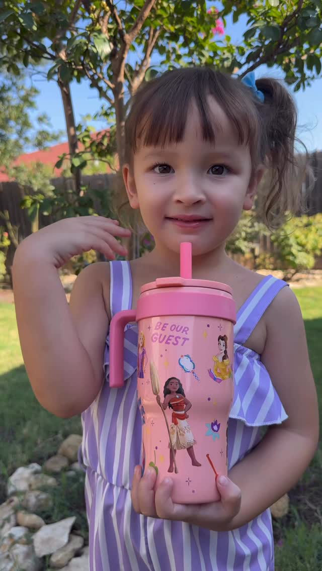 Instagram post by @meomeodbunny for Zak. Caption reads: 👑✨ CUTEST. TUMBLER. EVER. 
The Zak! Designs....