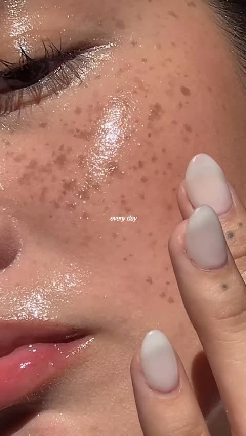 Instagram post by @gabethomson for Glad2Glow Philippines. Caption reads: skin has been looking extra glowy lately and this....