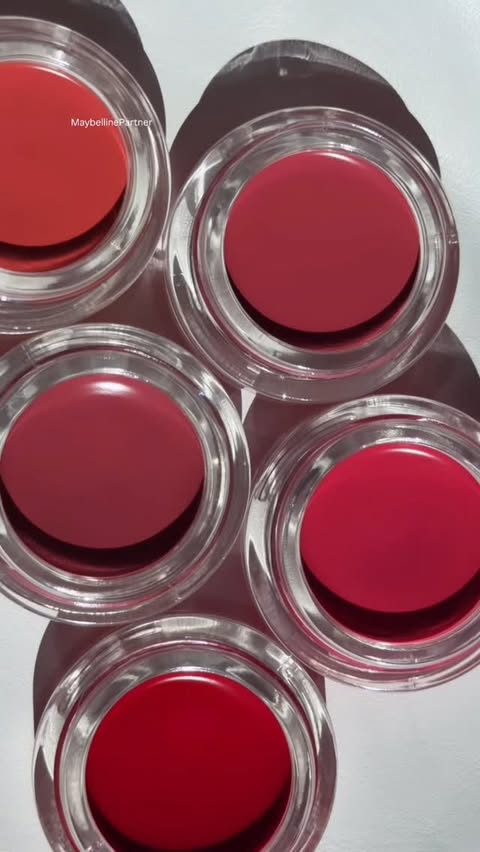 Instagram post by @batshevahaart for Maybelline. Caption reads: Because your blush should compliment your outfit:....