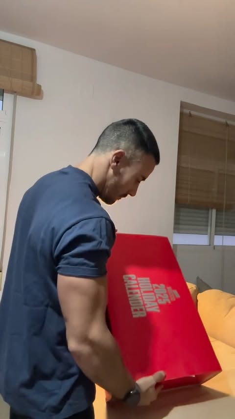 Instagram post by @_atilamat for Nocco. Caption reads: 🎄Calendario Adviento de @noccospain ⚡️🔋

👁️....