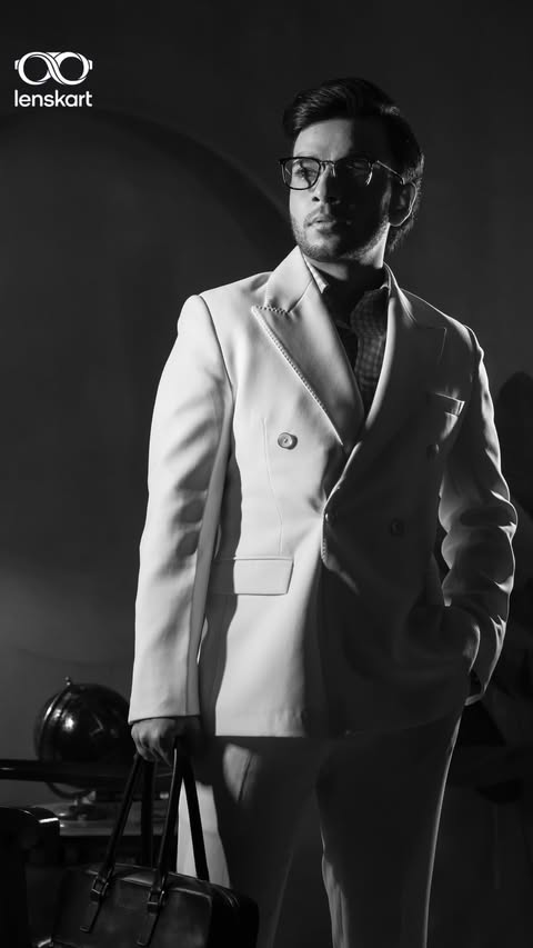 Instagram post by @kashishanand.9 for lenskart. Caption reads: [...] time on, eye strain off 
Switch to @lenskart....