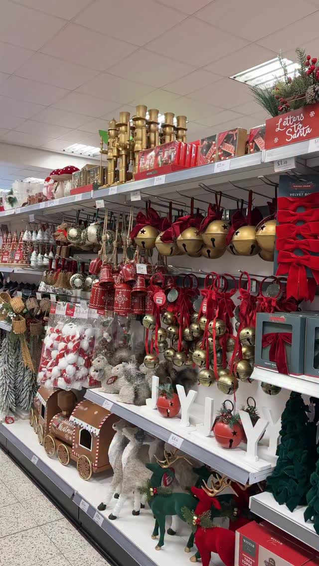 Instagram post by @lauracleanaholic for Home Bargains. Caption reads: Come Christmas shopping with me| episode....