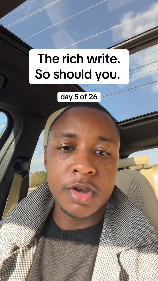 Instagram post by @xavier.clb for Notion. Caption reads: Specific recommendations:
> @notionhq for more....