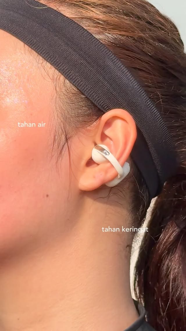 Instagram post by @arshyagrb for Baseus. Caption reads: [...] wireless models✅ Affordable✅ Overall, Baseus....