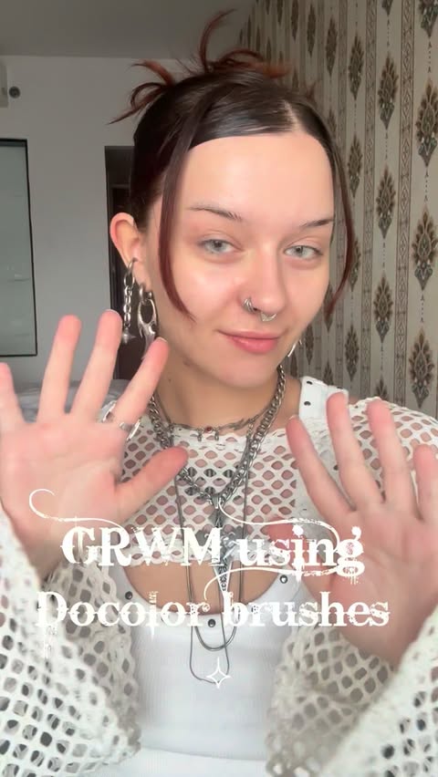 Instagram post by @fey.soya for Docolor.Official. Caption reads: First time trying Docolor brushes💖 This set has....