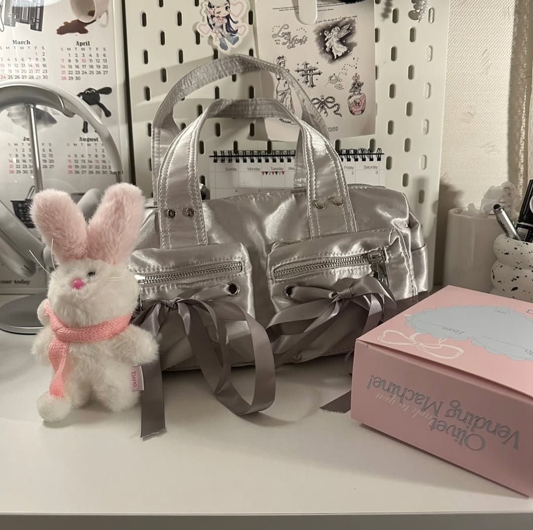 Instagram post by @__midnight96__ for Little Rooms. Caption reads: 新しく仲間入りしたキーホルダー🐰🤍
色合いも手触りも最高でふわふわ可愛すぎるㅠㅠ
@little....