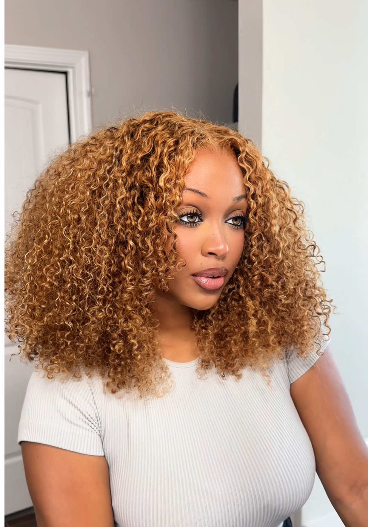 TikTok post by @arenee.mua for Curlyme. Caption reads: A wig from @CurlyMe Hair gonna ALWAYS EAT! [...].