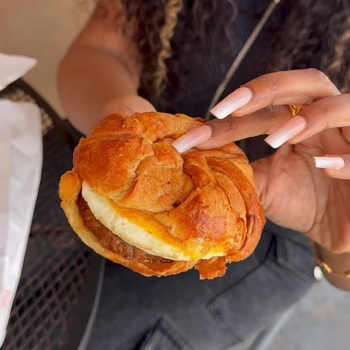Instagram post by @vanity7even for Dunkin’. Caption reads: #dunkinpartner #ad ☕️✨ Start your day the right....