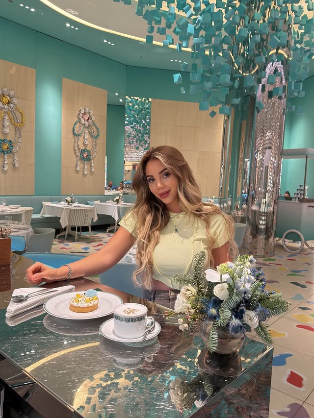 Instagram post by @aleyna_dalveren for Tiffany & Co.. Caption reads: Grace in every detail 🩵
reklam.