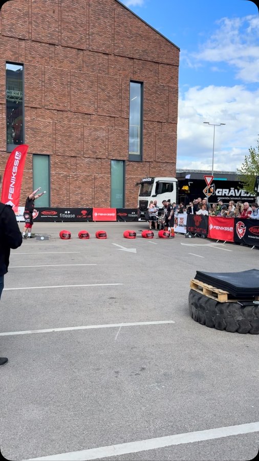 Instagram post by @jhsz_peti for – Cerberus Strength. Caption reads: [...] #cerberusstrength.