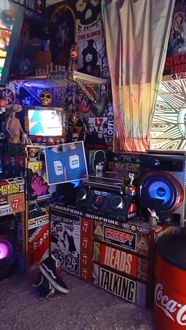 Instagram post by @sonicyouth_official for Jeep. Caption reads: ⚡ Vinyl ⚡ 
...
...
Sonic Youth 
Washing Machine....