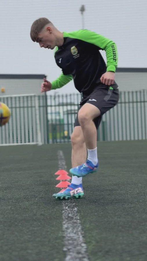 Instagram post by @_markhowley_ for Eos Elite. Caption reads: Flash Black Friday Sale - ends midnight 🫡.